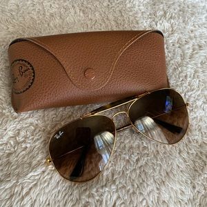 Ray-Ban Aviators Sunglasses